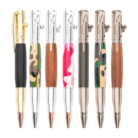 Stylo à bille en métal de style tactique - Corps multi-designs (camouflage/grain de bois/caoutchouc) Stylo pistolet à action par culbuteur de qualité supérieure
