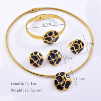 Ensemble de bijoux fantaisie pour femmes en acier inoxydable, comprenant un collier ras-du-cou rond émaillé, un bracelet, des clous d'oreilles et une bague, en stock