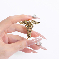 Broches Épingles en Émail Médical Classiques Personnalisées Infirmière Médecin, Cadeau pour Amis Décoration de Vêtements