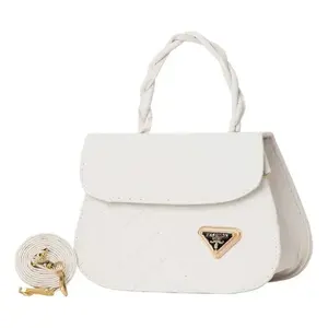 Sac messager blanc pour femme Fana en microfibre et cuir synthétique avec bandoulière chaîne, style minimaliste, usage quotidien - Product Image 4
