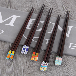 Palillos de madera puntiagudos de estilo japonés, palillos de madera creativos, palillos personalizados con forma de uña, para uso en hoteles y en el hogar. - Product Image 3
