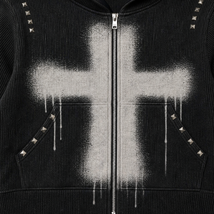 Sweat-shirt à capuche court zippé en molleton noir Elite Gothic Archive avec motif croix peint au pistolet et détails cloutés - Product Image 4