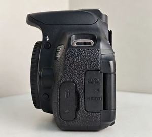 Cámara DSLR Canon EOS 700D usada, solo cuerpo, 18MP APS-C, pantalla táctil LCD de ángulo variable para fotografía y grabación de video. - Product Image 5