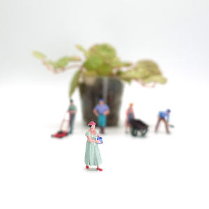 IOTA 1/64 ABS Sand Table <span class=keywords><strong>Action</strong></span> Figure Femme avec un <span class=keywords><strong>Pot</strong></span> de Fleur Jouet Durable pour Afficher ou Jouer - Product Image 4