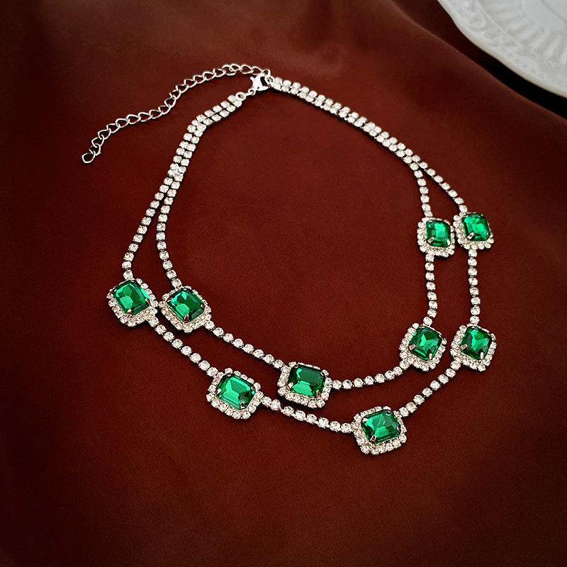 1 collier-vert-carré-argent