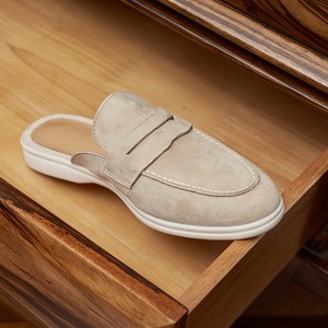 Pantuflas de hombre con suela de cuero y parte superior de piel de oveja lijada, cómodas y casuales, con forro de piel sintética. - Product Image 3