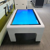 Table tactile interactive 55 pouces pour centre de formation des enfants, écran d'enseignement multitactile pour salle de centre d'éducation précoce