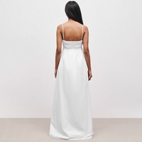 Robe longue blanche pour femme, bretelles spaghetti, buste smocké, coupe évasée ample, style swing, pour les vacances, OEM ODM personnalisé