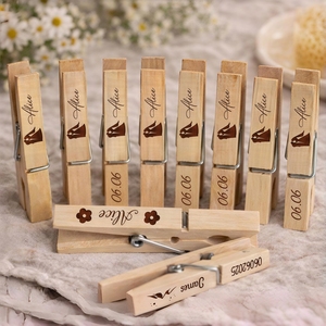 Mollette in Legno Personalizzate con Incisione - Mini Pioli - Clip con Nome Personalizzato per Decorazioni di Matrimoni, Baby Shower, Feste e Compleanni - Product Image 1