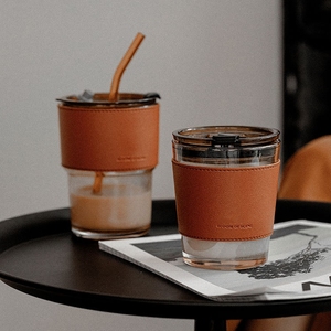 Velas perfumadas de lujo de cera de soja Natural hechas a mano personalizadas con precio favorable FLORESCENCE con cubierta de taza de cuero para decoración del hogar - Product Image 2