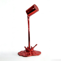 Sculpture en résine personnalisée avec peinture rouge électrolytique effet miroir