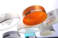 Assiettes carrées et rondes en plastique Bouchons de bouteilles cosmétiques profilant la machine d'estampage à chaud