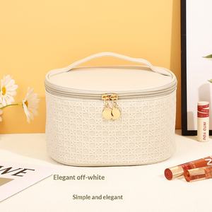 Bolsa de cosméticos de piel sintética con diseño de cuadrícula, impermeable, duradera, ligera, fácil de limpiar, espaciosa, para viajes - Product Image 4