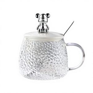 Offre Spéciale – Tasse à Café en Verre Écologique Mignonne et Transparente Grande Capacité avec Poignée et Couvercle en Silicone Ours Violent - Product Image 1