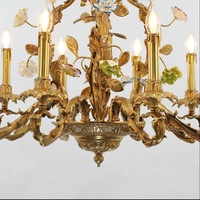 Lustre français en laiton à 8 lumières décoration fleur en porcelaine pour salon
