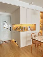 Meuble d'entrée et de salle à manger tout-en-un sur mesure avec partition optimisée. Bande de chant PUR, résistant à l'humidité et à la moisissure.