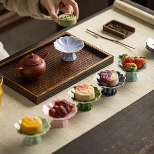 Plato de cerámica con forma de flor y tallo, de porcelana, para exhibir frutas y postres, ideal para ceremonias de té y bodas. - Product Image 2