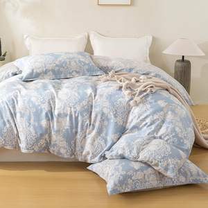 Set Copripiumino 3 Pezzi in Cotone 100% Azzurro con <span class=keywords><strong>Motivi</strong></span> Floreali Bianchi in Pizzo per Camera da Letto, Traspirante, Confortevole ed Elegante - Product Image 2