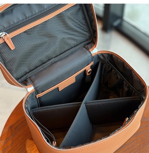 Bolsa Organizadora de Maquillaje de <span class=keywords><strong>Viaje</strong></span> de Cuero de Lujo Personalizada con Espejo, Divisor y Compartimento para Lápiz Labial, Portátil para Mujer - Product Image 4