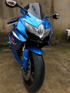 Motocicleta <span class=keywords><strong>Deportiva</strong></span> <span class=keywords><strong>Suzuki</strong></span> GSX600 de 600 cc y 4 Cilindros, Diseño Deportivo y Potencia, Velocidad Máxima >255 km/h - Product Image 2