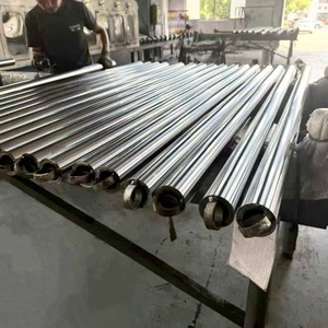 Hardverchroomde naadloze stalen buizen voor industriële toepassingen, verkrijgbaar in diverse maten en oppervlakteafwerkingen. - Product Image 1