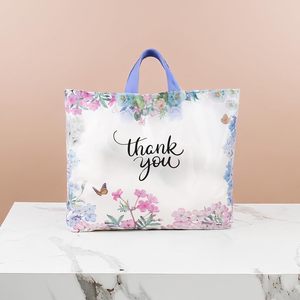 Bolsa de Regalo 15x12 de Plástico con Asa Suave y Diseño Floral - Product Image 2