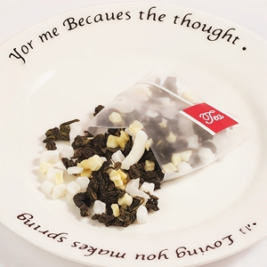 Sachet de thé triangulaire chaud ou glacé de fruits secs à la pêche de qualité supérieure Goût sucré Mélange biologique sain Thé à la saveur Oolong à la pêche - Product Image 3