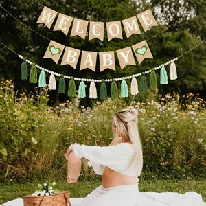 Guirnalda de banderines de arpillera para Baby Shower, cartel de bienvenida para bebé de fieltro, guirnalda de borlas verde salvia ombré con corazón y verde oliva con cuentas - Product Image 1