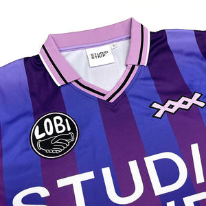 เสื้อฟุตบอลของผู้ชายแบบคลาสสิกย้อนยุคเสื้อแห้งเร็วพิมพ์โลโก้และชื่อ - Product Image 3