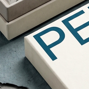 Caixa Rígida Personalizada com Tampa e Base Brancas para Frascos de Peptídeos, 10 Frascos e Logotipo em Papelão com Estampa em Folha Dourada para Cuidados Pessoais - Product Image 4