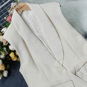 Setelan Wanita Dua Potong yang Dapat Disesuaikan - Terbuat dari Kain Berkualitas Tinggi, Dilengkapi dengan Sabuk dan Desain Lapisan - Product Image 6