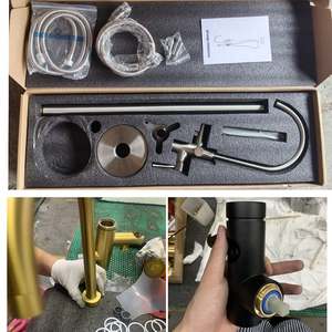 حنفية حوض استحمام نحاسية قائمة بذاتها مع رشاش نفاث ومساج، خالية من الرصاص، تثبت على الأرض مع قضيب انزلاقي - Product Image 6