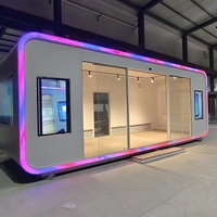 Maison préfabriquée de luxe de 20 pieds, résistante aux ouragans, sur plateforme en acier, fabriquée avec des panneaux sandwich