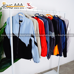 เสื้อแจ็คเก็ตวินเทจ KungFu KingAAA สีสันตัดกันสำหรับผู้ชาย มือสอง สภาพดี เหมาะสำหรับฤดูหนาว ให้ความอบอุ่น สไตล์เรโทร ตกแต่งด้วยผ้าปะติดปะต่อ เสื้อโค้ทลำลองแนวสตรีทแวร์สำหรับผู้ชาย - Product Image 5