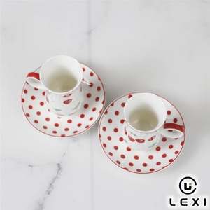Classico <span class=keywords><strong>Piattino</strong></span> in Ceramica Rosso a Pois <span class=keywords><strong>con</strong></span> Tazza Abbinata <span class=keywords><strong>con</strong></span> Stampa di Ciliegie, Ideale per Servizio Tè del Pomeriggio o Set Regalo - Product Image 2