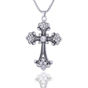 Collana di Lusso con Ciondolo a Croce Traforato, Pendente con Cristalli Colorati e Strass per Uomo e Donna - Product Image 6