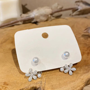Eleganti Orecchini a Perno con Perle Finte Floreali, Gioielli Minimalisti Morbidi da Donna, Ideali per l'Uso Quotidiano e Come Regalo - Product Image 4