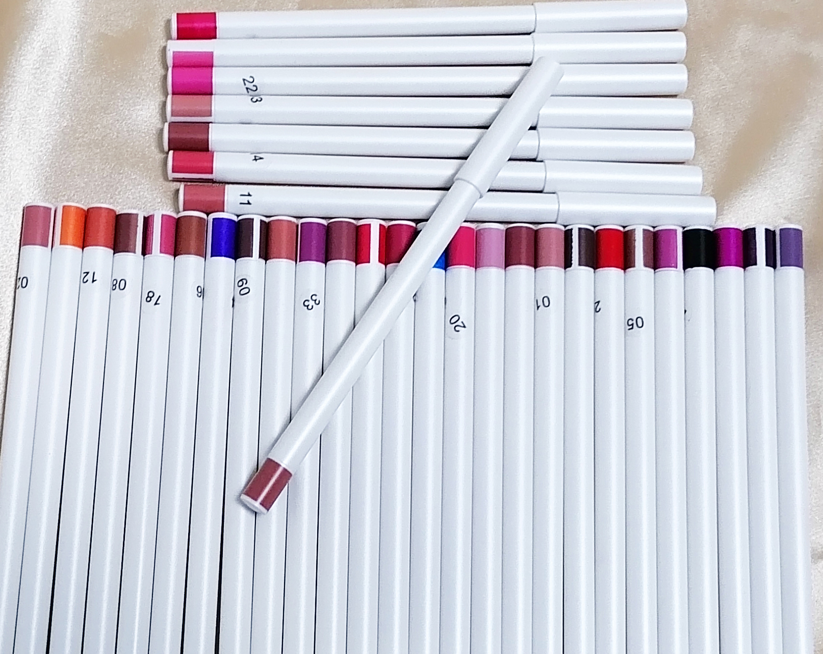 Фирменная торговая марка, водостойкий 39 цветов, выдвижной матовый лайнер коричневого цвета, лайнер-карандаш для губ