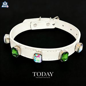 Collar para Mascotas Blanco Ajustable Estilo Lujoso para Razas Pequeñas Decorado con Diamantes - Product Image 1