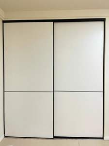 Armario de Almacenamiento Moderno Grande con Puertas Corredizas Ajustables de Madera Maciza para Dormitorio, Sala de Estar y Uso en Hoteles - Blanco - Product Image 3