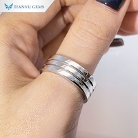 Tianyu Gems Maßgefertigter 14K Weißgold Herren Ehering 7mm Breite Drei Gerillte Flache Ringe US-Größe Individuelle Gravur Ehering