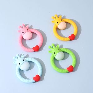 Juguetes al por mayor: Mordedores de silicona personalizados y coloridos para niños, rellenos de agua, novedad 2026, sin BPA, en forma de donut, para bebés. - Product Image 1