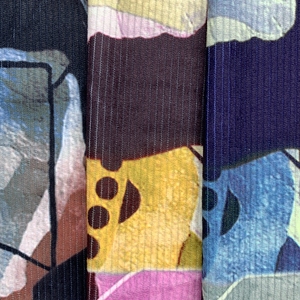 <span class=keywords><strong>Tissu</strong></span> de <span class=keywords><strong>velours</strong></span> côtelé bon marché100 % Polyester 8 pays de galles 200GSM <span class=keywords><strong>tissu</strong></span> de <span class=keywords><strong>velours</strong></span> côtelé de chaîne de tricotage imprimé numérique pour les vêtements - Product Image 5