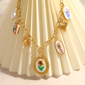 Collar de Moda con Colgantes de Flor, Corazón y Sol, Chapado en Oro de 18K, Aleación de Zinc, Adorno para el Cuello Apilable - Product Image 2