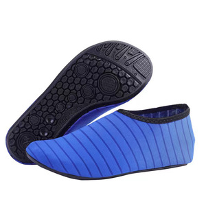 Chaussures de plage pour hommes et femmes à bas prix chaussures antidérapantes à semelle souple de printemps et d'été chaussures de natation en spandex/pieds nus vente en gros - Product Image 5