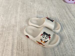 Chaussons d'été antidérapants pour enfants en EVA confortables pour la maison et la salle de bain pour garçons et filles - Product Image 6