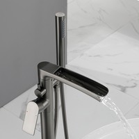 Robinet de baignoire moderne à double poignée, sur pied, corps en laiton finition brossée, cartouche céramique, jet cascade, pour hôtel
