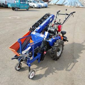 Piccolo appezzamento di paglia di frantumazione e il ritorno al campo di mais mietitrice singola cresta tenuto in mano - Product Image 3