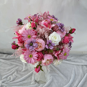 Boule de fleurs artificielles personnalisable, mélange de marguerites, roses et pivoines violettes, arrangement floral pour centre de table de mariage - Product Image 5