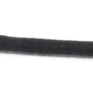 En gros <span class=keywords><strong>pas</strong></span> <span class=keywords><strong>cher</strong></span> prix en plastique glissière laine brosse bande de joint D'<span class=keywords><strong>aileron</strong></span> bande météo Avec PVC ailettes bonne performance d'étanchéité - Product Image 2